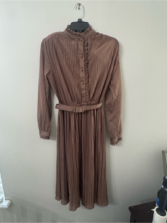 Hal Ferman Dresses & Skirts - Vintage Ruffled Button-Front Midi Dress in Warm Brown
